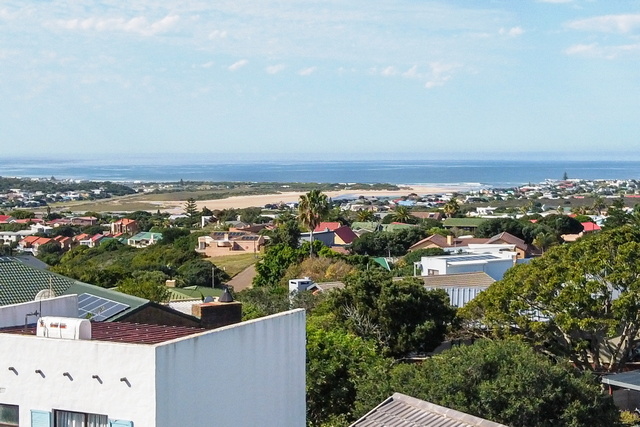 SStilbaai's tweet photo. EXCLUSIVE MANDATE STILBAAI I R 4 250 000
Fabulous 3 bed family home for sale in a great location. Great entertainment options, indoor &amp; outdoor.
Madelein 072 342 3710 for more information. https://t.co/1vMUV5kMc0