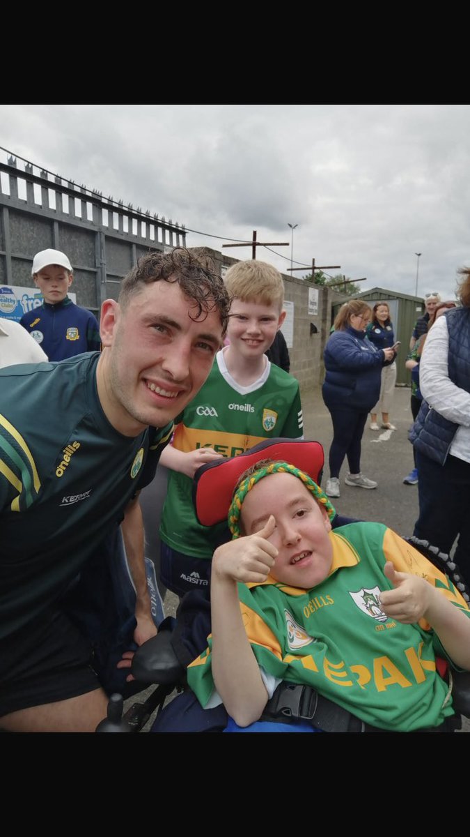 What a a Way to Finish the Day…. Meeting your hero’s ,Tom Got 2 new Recruits and Reckons <a href="/BallinloughGaa/">Ballinlough GFC</a> will win the junior Championship this year with his 2 heroes on board. A big thanks to <a href="/davidcliff13/">David Clifford</a> <a href="/CantguardPaud/">Paudie Clifford</a> <a href="/FossaGaa/">Fossa GAA club</a> <a href="/Kerry_Official/">Kerry GAA</a> . Top Men #winners🏆🏐🟢🟡