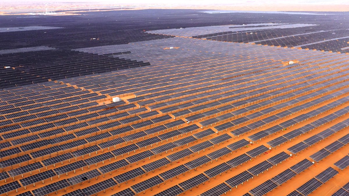 🚨🇨🇳BREAKING: WORLD'S BIGGEST SOLAR FARM GOES ONLINE IN CHINA

China's state-owned company connects the largest solar plant to the grid in Xinjiang.

The 5-GW, 200,000-acre solar farm in Urumqi will generate about 6.09 billion kWh annually, enough to power Los Angeles for nearly