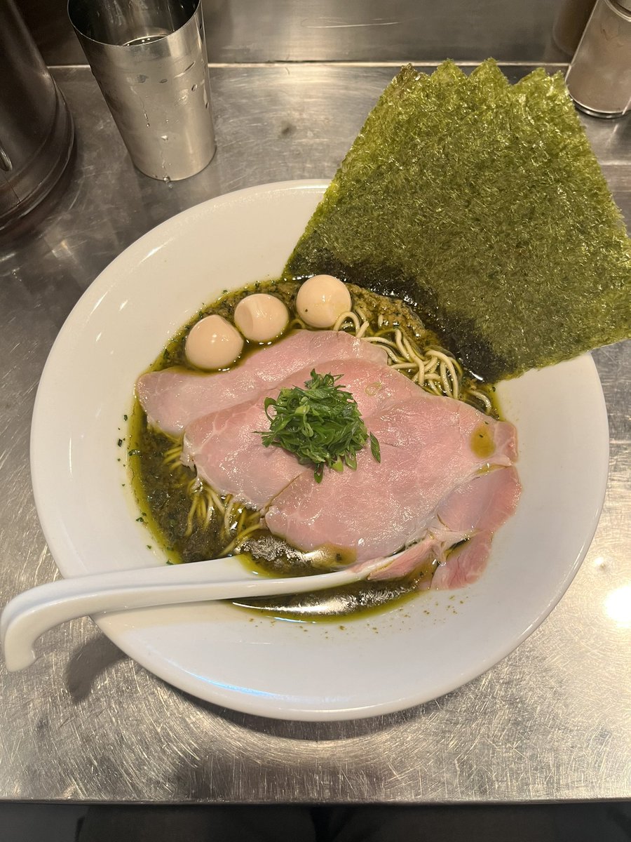 ymd_______r's tweet photo. 鮑の肝のニボンゴレ！！！
悩んで違うの買ったけど急遽2杯目をチェンジしてもらいました！ありがとう😭😭🤤🤤 https://t.co/ROOoa4rp0Z