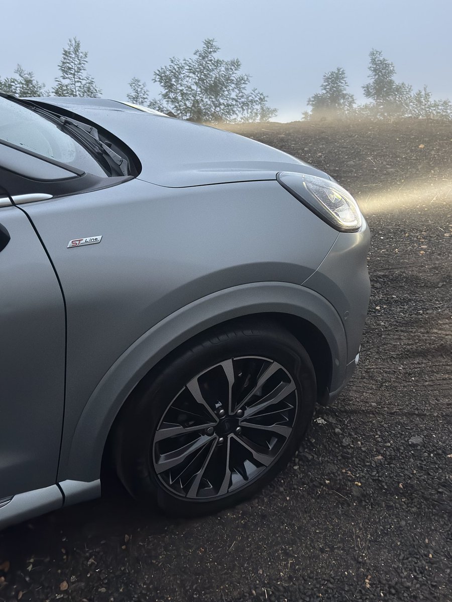 mtura712's tweet photo. The ST-Line emblem is seen on fenders, with @FordSouthAfrica  Puma Wild Cat animation that gets displayed on the ground through a projector under the folding mirrors,when you unlock the car.  #FordPumaSTLine Vignale!! https://t.co/28e0mykjUO