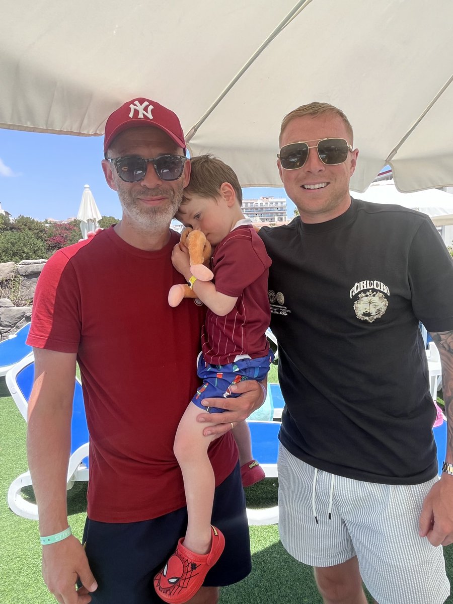 Stigmeisterfunk's tweet photo. Superb time away with the family, topped off by meeting @nickyadams10 . What a legend🙌🏻, hope the burns ok mate☀️🥵😂. ⚽️👞 #ntfc https://t.co/4NYbZh6MVY