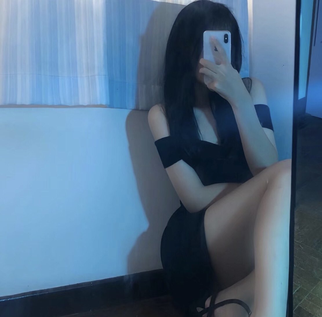Mikha_Romasty's tweet photo. 主人的美貌，美背，美腿是不是你意淫的对象 #恋足 #SM #女S男M #女s玩狗 #高跟鞋调教 https://t.co/7SOnrrvGDr
