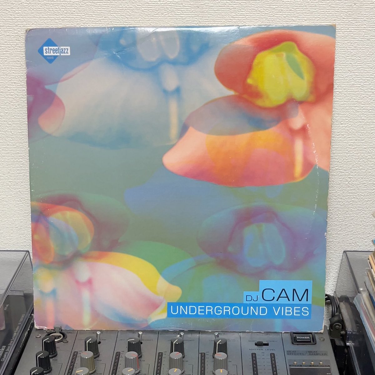 oji_rich_life's tweet photo. UNDERGROUND VIBES / DJ CAM

アブストラクトヒップホップの中でも1、2を争うほど好なアルバム。寝る前の時間にちょうど良い。
全曲良いが中でもdieu reconnaitra les siensが秀逸。

#hiphop 
#DJCAM
#abstracthiphop 

https://t.co/bfYXwc7YJN https://t.co/mI4CzvNdKq