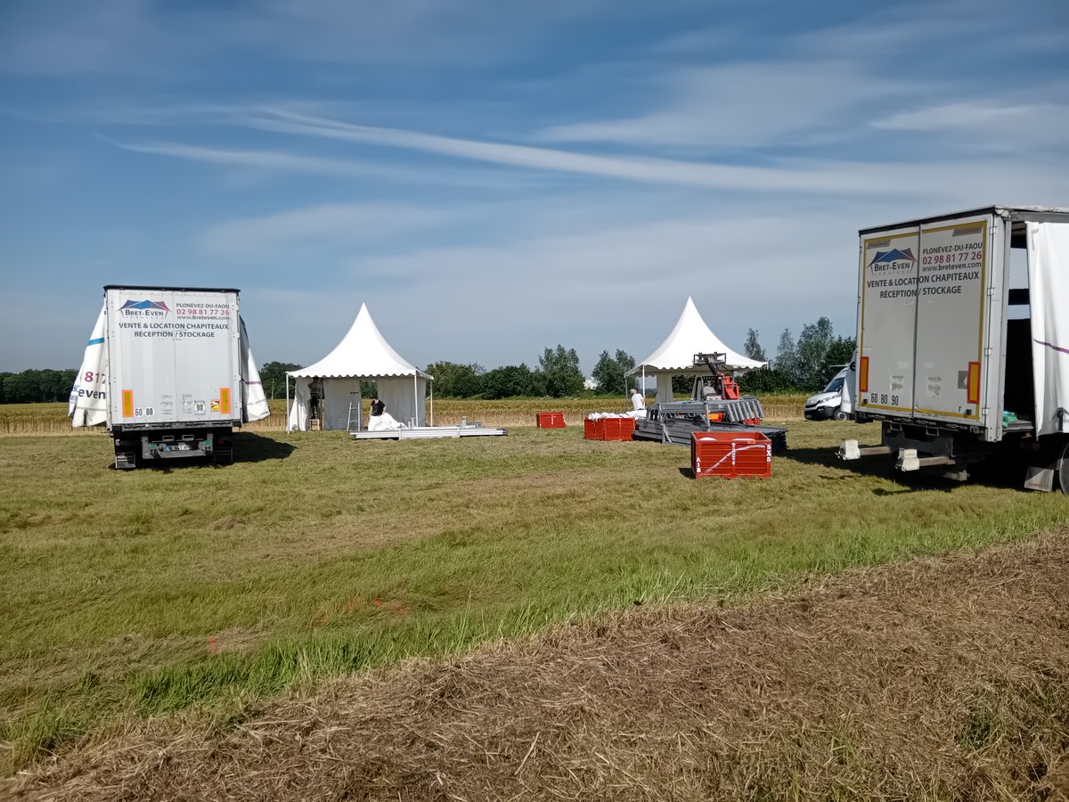 EuredenGroup's tweet photo. [JOURNÉES LA TERRE NOUS RÉUNIT]

📣 Derniers préparatifs et nous serons prêts à accueillir les adhérentes et adhérents de la coopérative ! 

Nous invitons les adhérents à venir nous rencontrer, échanger et participer aux ateliers et démonstrations 😉 

#BienCultiver #BienÉlever https://t.co/sCtOUoY3o5