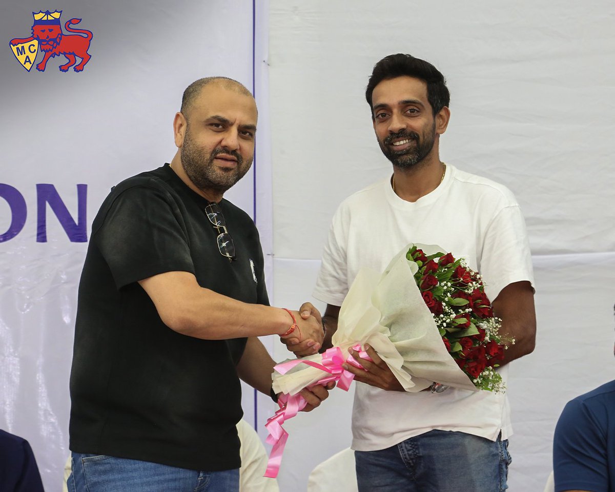 Mumbai Cricket Association (MCA) (@mumbaicricassoc) on Twitter photo Honoring excellence and celebrating our champions' remarkable achievements ๐
#MCA Pres. <a href="/Amolkk1976/">Amol Kale</a>, Sec. <a href="/ajinkyasnaik/">Ajinkya Naik - President, MCA.</a>, Jt. Sec. Deepak Patil & Treas. Arman Mallick felicitated our ๐s, <a href="/abhisheknayar1/">abhishek nayar</a>, <a href="/dhawal_kulkarni/">Dhawal Kulkarni</a>, <a href="/ajinkyarahane88/">Ajinkya Rahane</a>, <a href="/imShard/">Shardul Thakur</a>, Sarfaraz Khan & Milind Rege. Honoring excellence and celebrating our champions' remarkable achievements ๐
#MCA Pres. <a href="/Amolkk1976/">Amol Kale</a>, Sec. <a href="/ajinkyasnaik/">Ajinkya Naik - President, MCA.</a>, Jt. Sec. Deepak Patil & Treas. Arman Mallick felicitated our ๐s, <a href="/abhisheknayar1/">abhishek nayar</a>, <a href="/dhawal_kulkarni/">Dhawal Kulkarni</a>, <a href="/ajinkyarahane88/">Ajinkya Rahane</a>, <a href="/imShard/">Shardul Thakur</a>, Sarfaraz Khan & Milind Rege.
