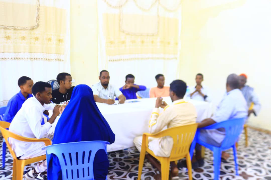 TalobeegF's tweet photo. In Bardhere Jubbaland. We are pleased to convene Community Engagement Event as part of the @USAIDBarAmaBaro project. TF is working with ABE schools, education authority &amp; community to undertake awareness raising on peace &amp; other topics through sports &amp; recreation. https://t.co/a4OI35t41K