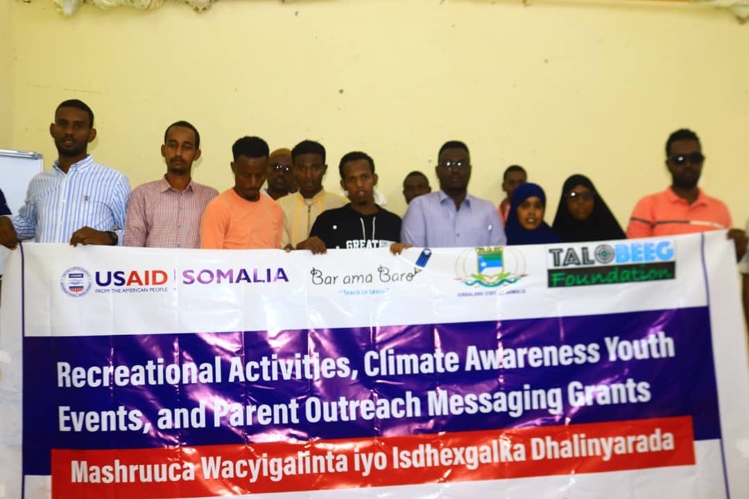 TalobeegF's tweet photo. In Bardhere Jubbaland. We are pleased to convene Community Engagement Event as part of the @USAIDBarAmaBaro project. TF is working with ABE schools, education authority &amp; community to undertake awareness raising on peace &amp; other topics through sports &amp; recreation. https://t.co/a4OI35t41K