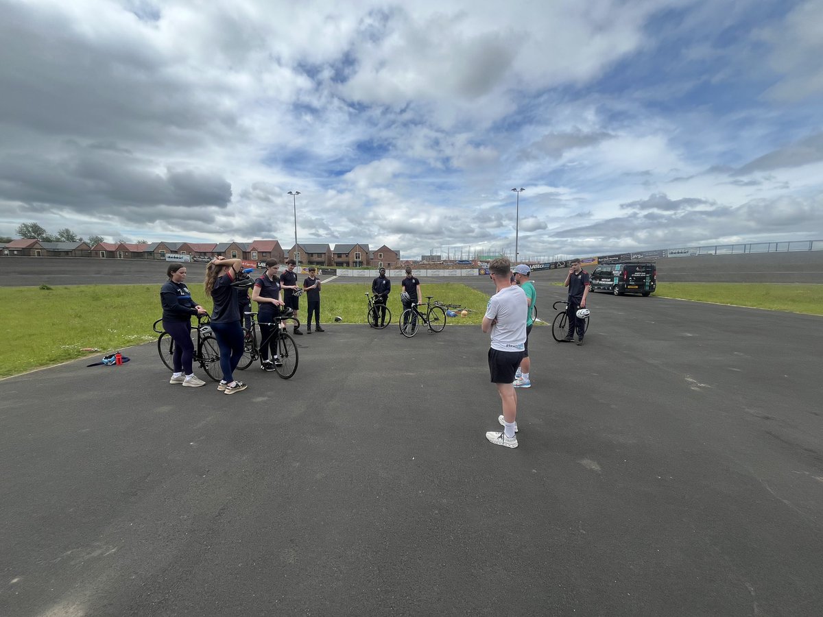 ConyersPE's tweet photo. Some Y10 GCSE students visited the velodrome this morning to learn and enhance their cycling skills π΄π»ββοΈ #ConyersPE #GCSEcohort https://t.co/LOH9RkYAPS