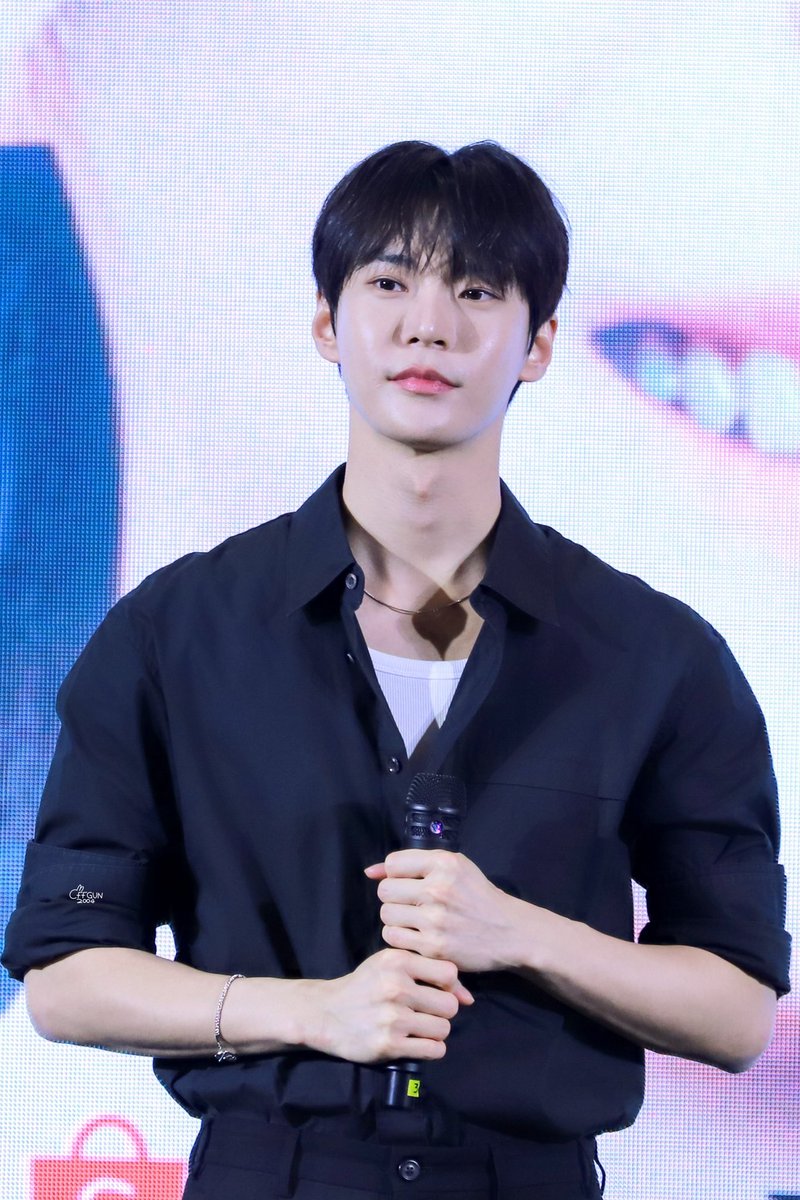 240602 🐰🍀✨💖

#DOYOUNG
#도영 #NCT도영 #ドヨン
#ShopeexDOYOUNG_FansignandEvent