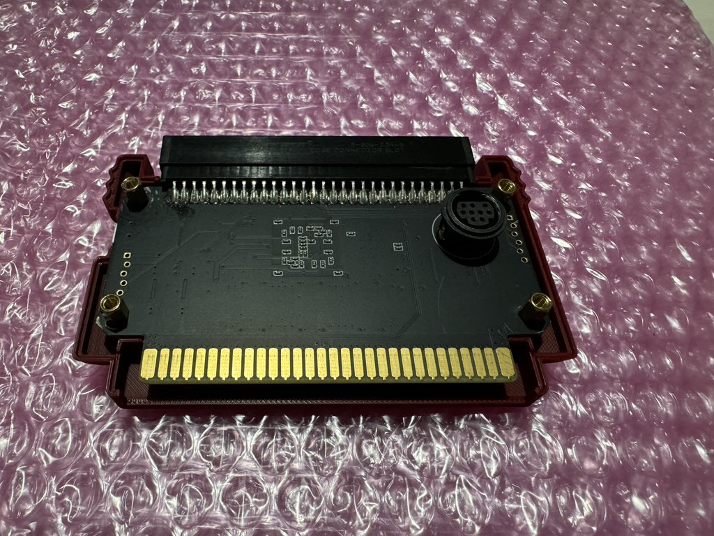 oyabinkun's tweet photo. RGB BLASTERのシェルが届いたので早速取り付けました。
RGB BLASTERの基板外しは楽でしたが、シェルにRGB BLASTERの基板を取り付けてシェルをネジ締めするのに苦労しました。
ネジ穴にタップが切って無いので💦
日本のキットでは考えられないです。
無事に動いてよかった!
#RGBBLASTER
#ファミコン https://t.co/MI6QS8pa0G