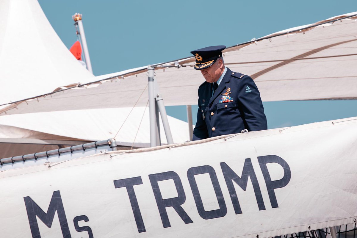 Zr.Ms. Tromp is nu drie maanden onderweg. In die periode leverde het schip een bijdrage aan de vrije doorvaart in de Rode Zee en aan het versterken van onze bondgenootschappen in de Indo-Pacific. Trots op de bemanning en hun inzet! 👉 defensie.nl/actueel/nieuws…