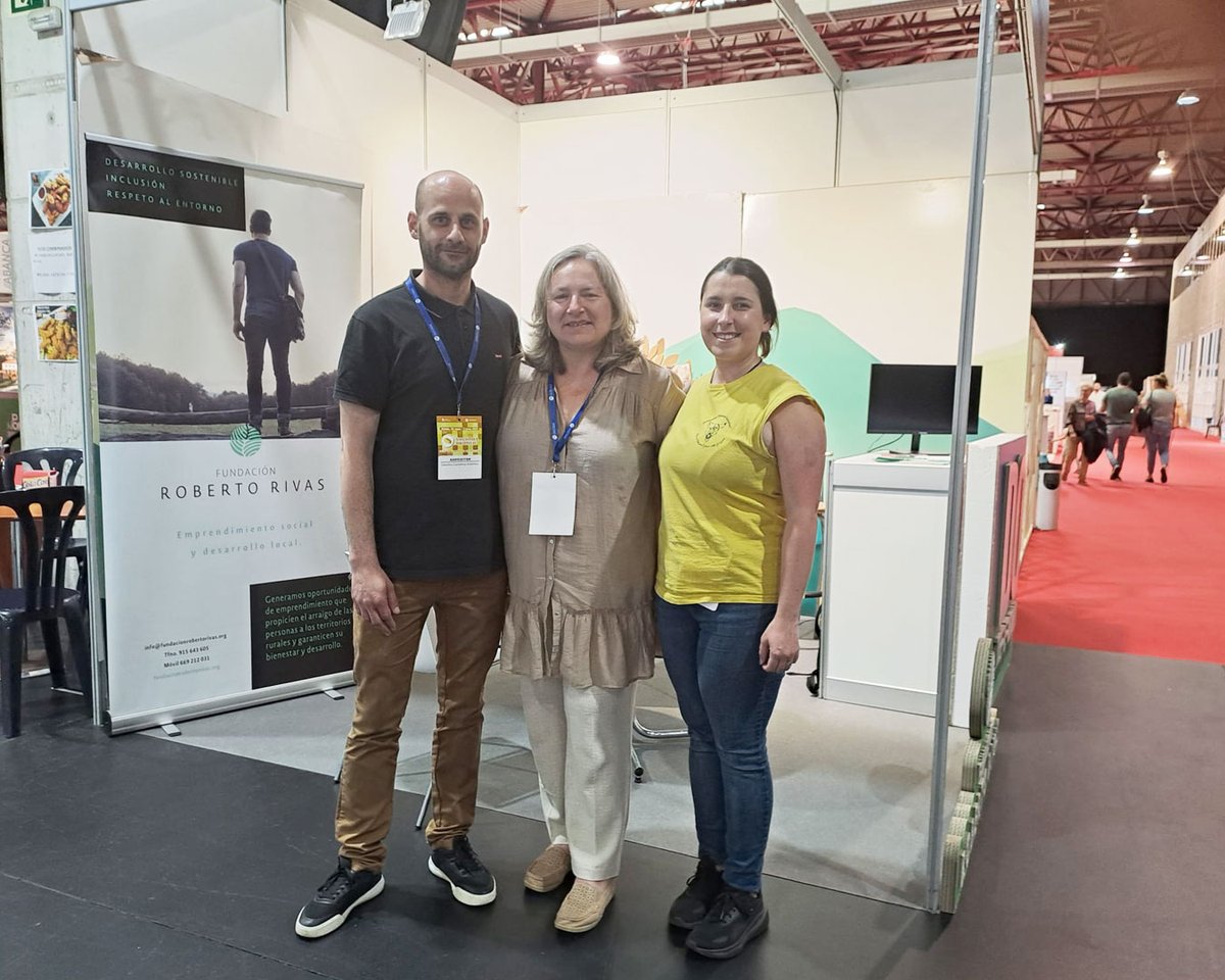 rr_fundacion's tweet image. 🌿 ¡Terminan los cuatro días de la Semana Verde 2024 y en la @rr_fundacion no hemos parado!
 
Con un gran trabajo de organización de nuestro equipo 💪, tuvimos nuestro stand muy bien acompañado por tres emprendedores de nuestra comunidad DO Territorio: