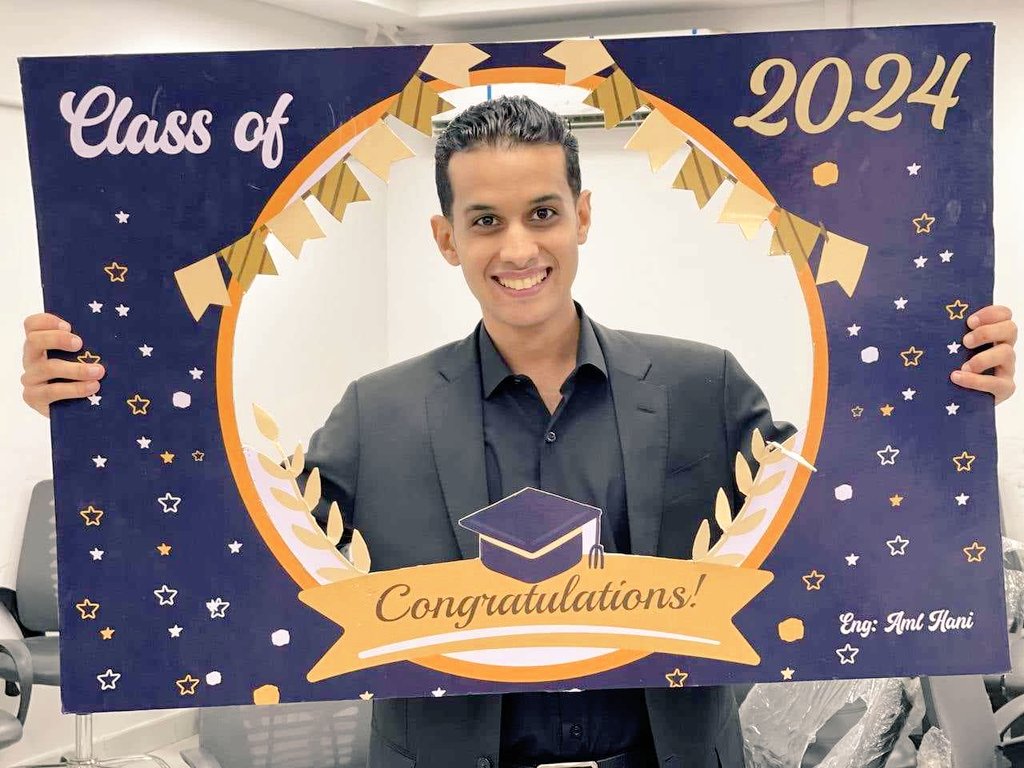moazdiab7's tweet photo. Officially Graduated 🧑🏻‍🎓🎓 https://t.co/bmaf3ByAiD