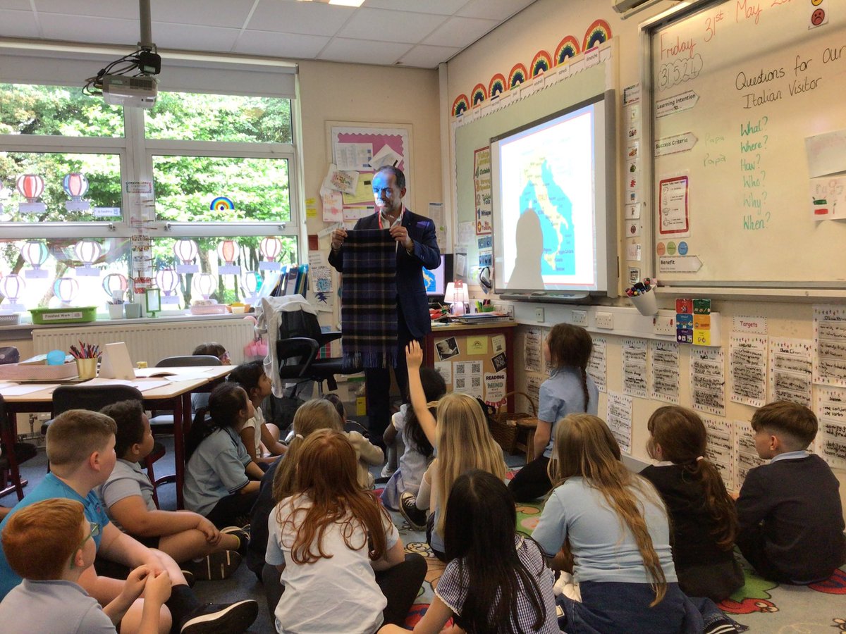 P4B chose the topic of Italy this term.They had an exciting visitor <a href="/ronaldopatrizio/">Ronaldopatrizio</a> the Honorary Consol of Italy 🇮🇹 pop in to teach about Italy’s cities, language,customs &amp; even the Italian tartan🏴󠁧󠁢󠁳󠁣󠁴󠁿Lots of inquisitive questions for our guest! “Favaloso! Grazie!” #CommunityLinks