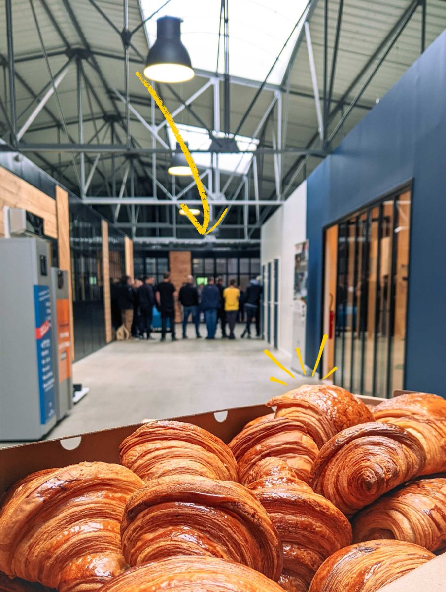 Axiclim's tweet photo. On commence bien la semaine chez Axiclim ! 😃 Comme tous les 1er lundi du mois, aujourd'hui c'est réunion du pôle travaux.

L'occasion de faire le point sur les dernières nouvelles avec nos techniciens et de se retrouver autour d'un bon café et de viennoiseries 🥐 https://t.co/nJ08gRT6Xt