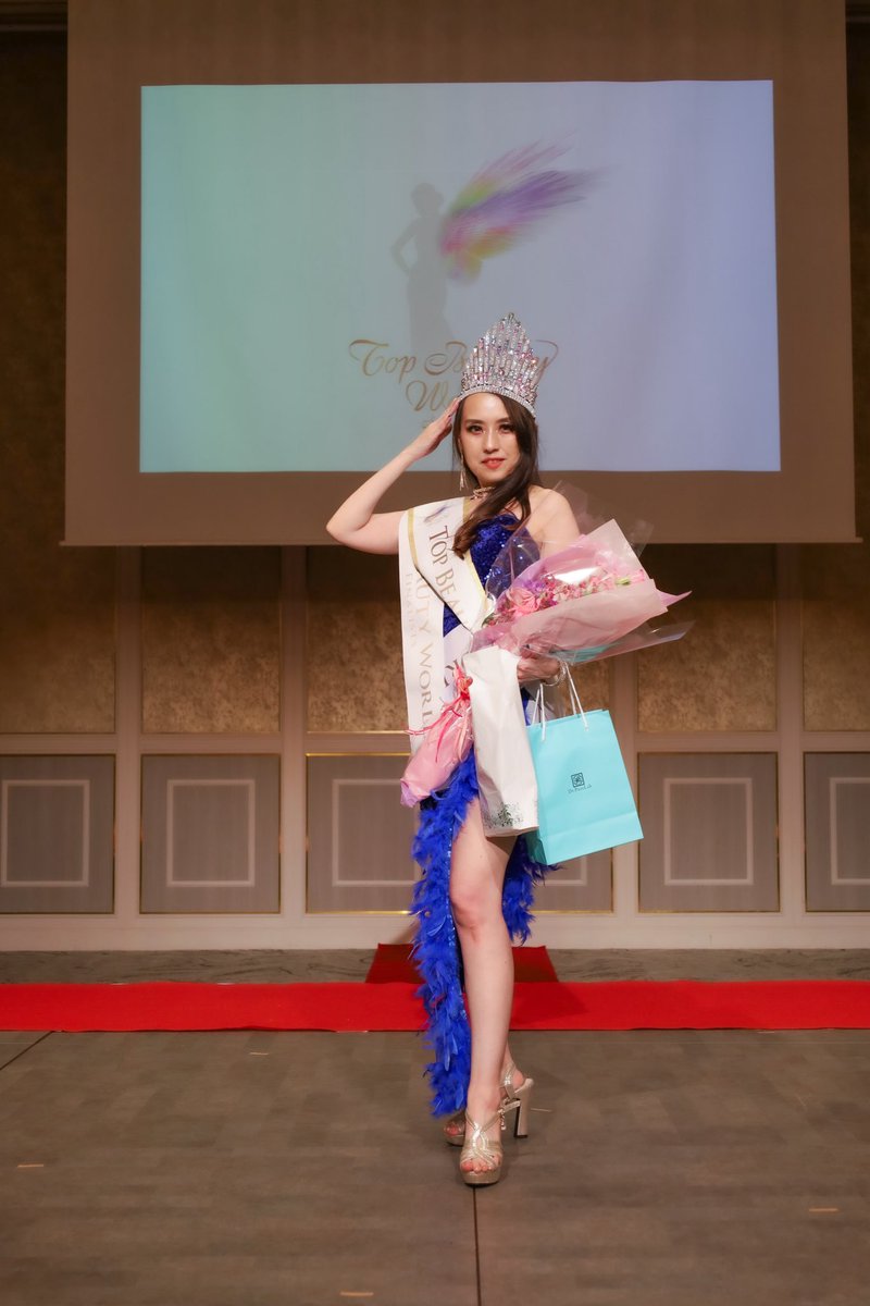 CameraYuna's tweet photo. 私の母@HonestMizuho がTOP BEAUTY WORLD 2024
グランプリに輝きました✨️
ついに夢だった世界に🌏
娘としてとても誇らしい出来事です
とても美しかったです
盛大な拍手👏✨️✨👏👏✨️✨👏
#TOPBEAUTYWORLD #グランプリ #世界進出 #おめでとう https://t.co/eEpot3iOyA