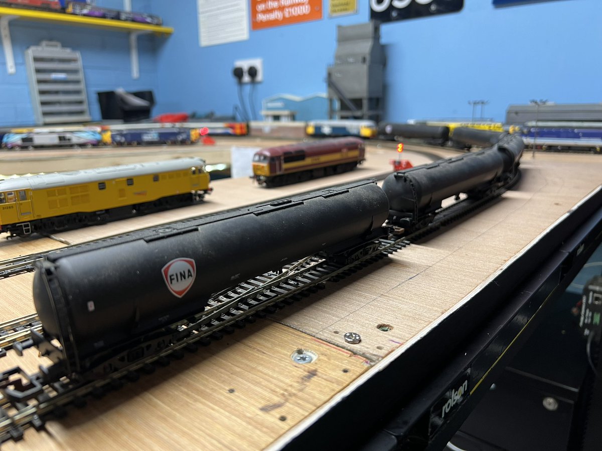 collingburn15's tweet photo. Rake of 6 Lima oil tankers. 3x Fina black. 2X unbranded black and one has been half repainted to match the rest. All are boxed and complete with couplings. As a set they look good and run very smoothly plus are perfectly adequate to run a realistic train straight out the box. https://t.co/iuaRzxEceE