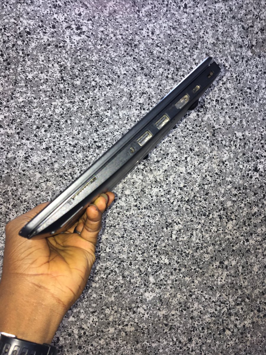 StoicGadgets's tweet photo. US🇺🇸 used Lenovo Thinkpad 13 (13.3”)
Intel Core i3
Windows 10/11
128gb SSD 
4gb Ram (PC4)
Good battery backup ✅
Webcam
Bluetooth https://t.co/JJNwQ6Lu1e