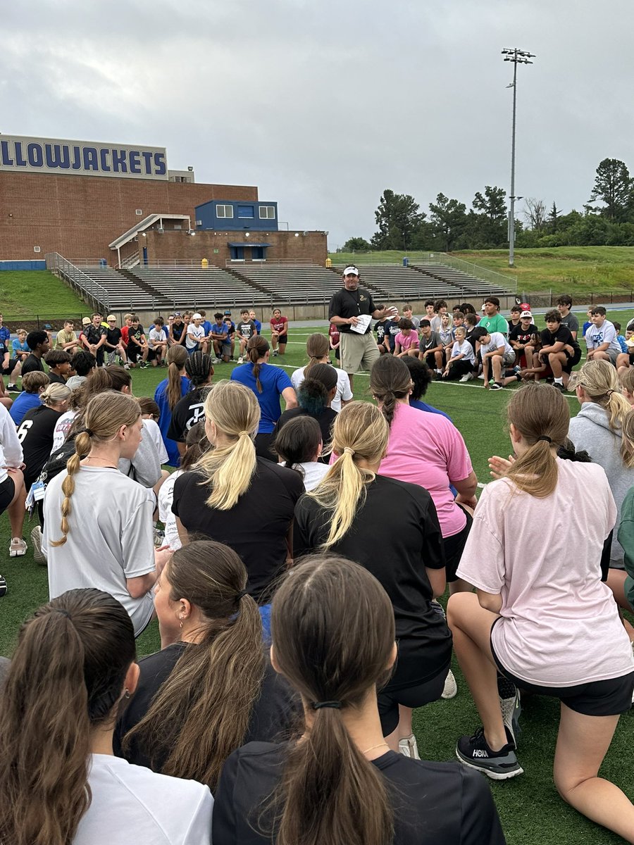 Session 1 of @pcWEOVERme is about to kick off 🔥 Biggest numbers to date‼️ Best summer ever begins today 🙌 #StingEm🐝🤙