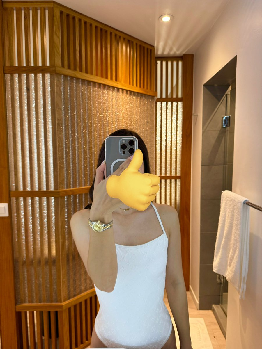 bibibi1348's tweet photo. ロレックスの値上げは嬉しいすでに買ってから２回目の値上げだったけど$2000以上値上げしている
買ってまだ1年もたってないのに✋元々の値段が値段だっただけに値上げ率高くてもっとあがれってなる🤭これをタイでホテルに忘れて空港に向かっていたときは顔面蒼白で生きた心地せんかったよ🤧 https://t.co/xeUsmRHuDN