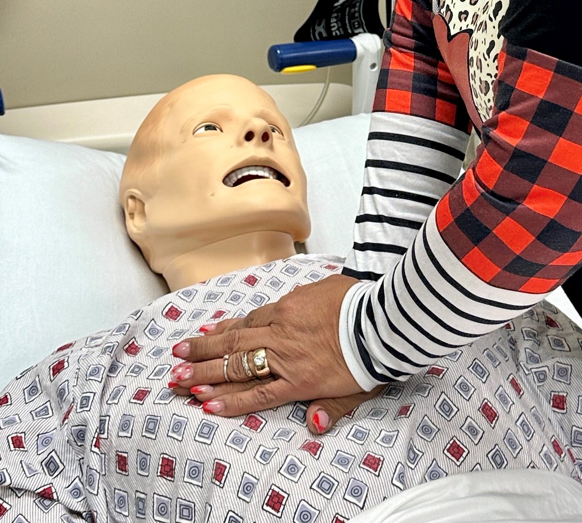 VAInnovation's tweet photo. Medical emergencies are unpredictable. Immediate CPR &amp; AED use can triple survival chances. This year #SimLEARN's REdI &amp; VHA Caregiver Support Program offers Family &amp; Friends Hands-Only CPR training. Learn more about SimLEARN's on: https://t.co/oB4ShiDmmM #CPRAEDWeek https://t.co/TsajnPcrby