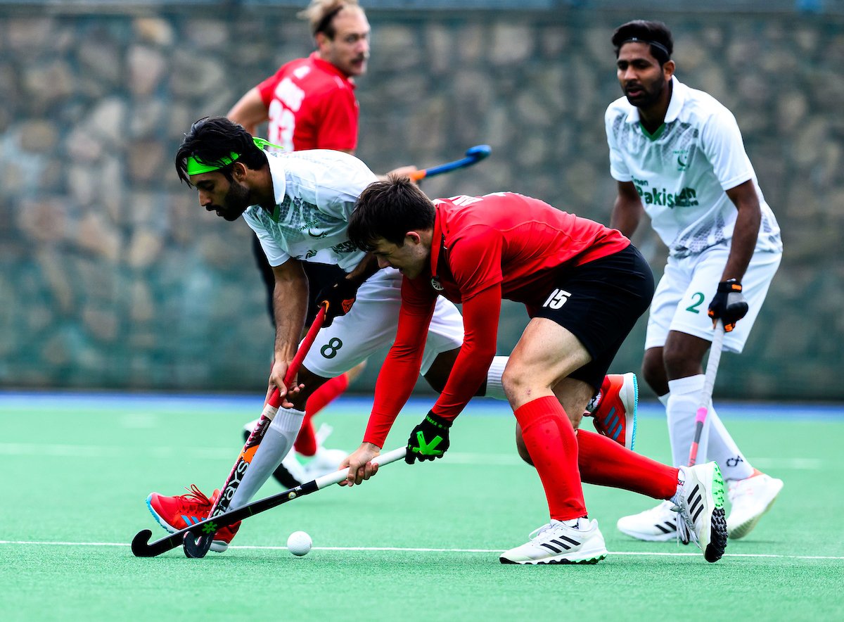 FieldHockeyCan's tweet photo. Canada's Sean Davis opens the scoring but Pakistan has a powerhouse third quarter to defeat Canada 8-1 in second round action at the Nations Cup. Canada closes out pool play against Malaysia on June 5. https://t.co/gWrdCS75dG