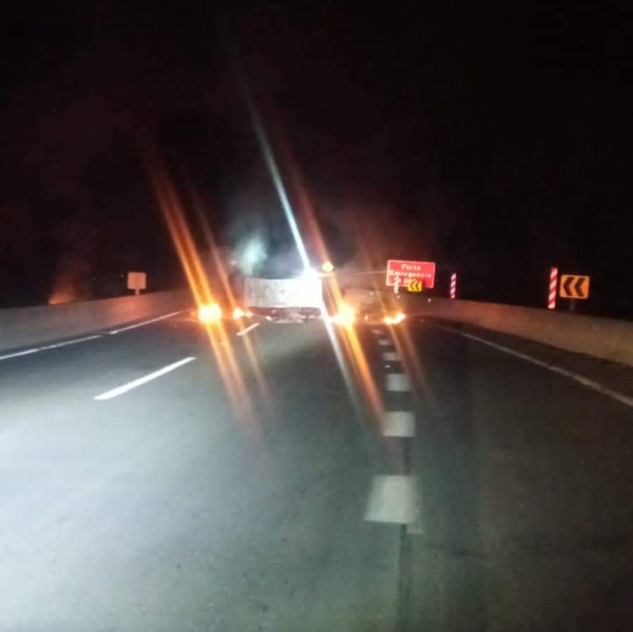 aprachile's tweet photo. 🔴🔥#colcura | RUTA 160 CORTADA ALTURA COLCURA • 
Precaución en ruta 160 altura COLCURA, ruta cortada en ambos sentidos, escombros y árboles en el camino, precaución conductores. https://t.co/ufUK9U64kq
