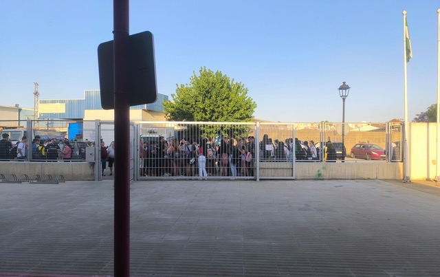 ‼️A Moreno Bonilla se le siguen achicharrando los alumnos en las aulas andaluzas cuatro años después de aprobada la ley de climatización diario16plus.com/a-moreno-bonil… vía @diario_16