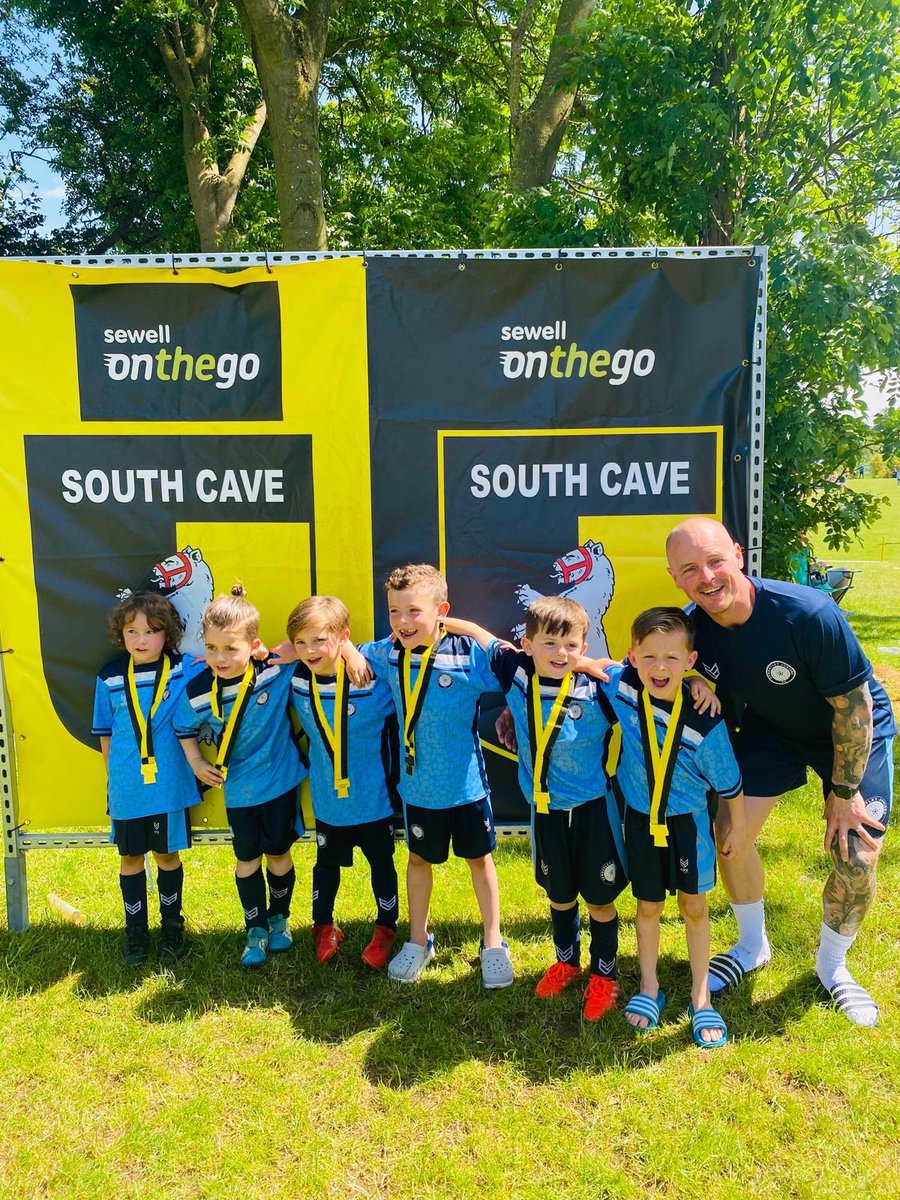 SproatleyJnrs's tweet photo. @sproatleyjnrs New boys Learning the worlds greatest game &amp; having Fun . Smiles all round. Well done everyone involved.👏👏⚽️ https://t.co/Wyop6vkdad