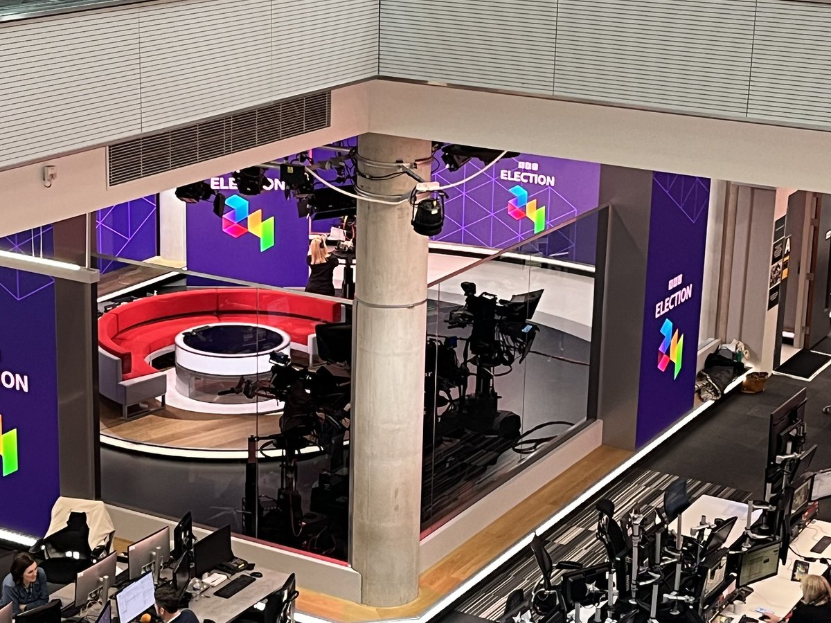 soozieL's tweet photo. And we’re off…the BBC one o’clock news live on-air from its new home in Salford! And the good news - it’s longer…one hour of news and weather, including the stories from where you live. https://t.co/ioiBKmkSek