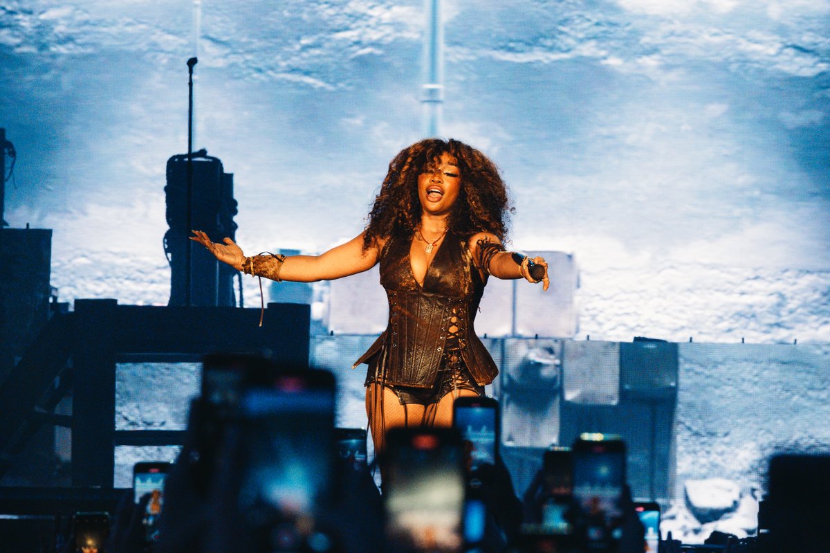Queen <a href="/sza/">SZA</a> at <a href="/WeLoveGreen/">WE LOVE GREEN</a> 💚

#sza #welovegreen