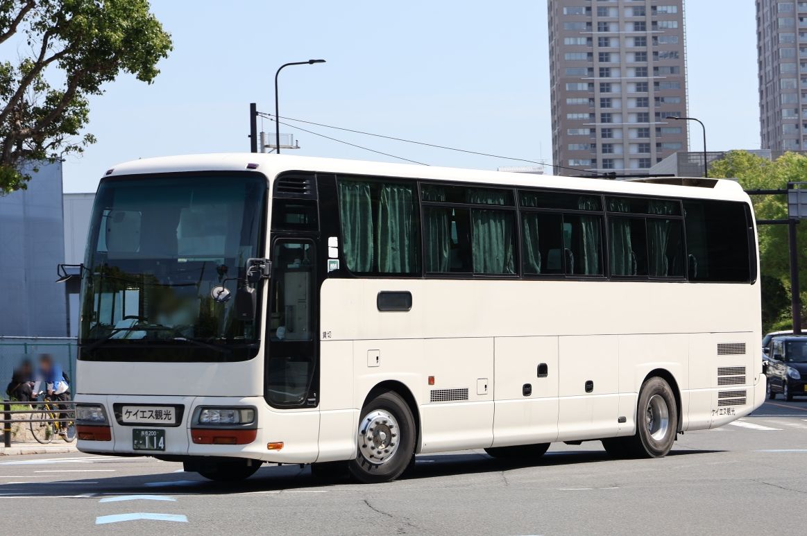 ケイエス観光のガーラSHD(板橋200か114) 仮眠窓が特徴なガーラ。国際十