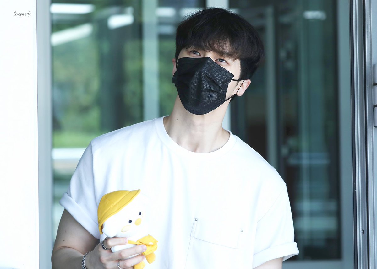 lemonade406's tweet photo. 240601 노트르담드 파리 김해 출근 

머리에 새싹 생긴거 너무 ㄱㅇㅇ🌱💛 @jaehwany0406 

#이재환 #빅스 #VIXX #KEN https://t.co/PilTFkYEvO