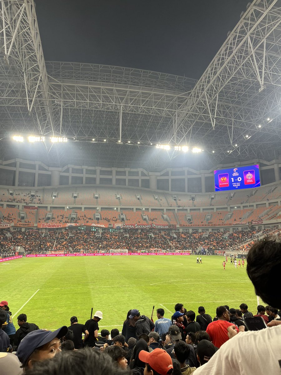 farhanptraaa's tweet photo. masih kesenengan liat ni stadion https://t.co/5P6QplpyJq