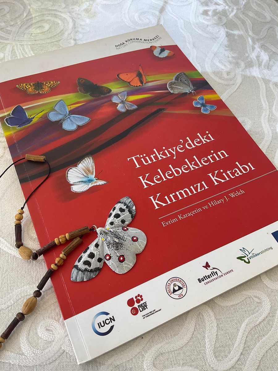 Türkiye’deki Kelebeklerin Kırmızı Kitabı; ülkemizde bulunan nesli tehlike altındaki kelebekleri tanıtan ve aynı zamanda popülasyonlar üzerindeki tehlike faktörleriyle birlikte  IUCN listesindeki statülerini ortaya çıkartan bir çalışmanın ürünüdür.
Erişim: dkm.org.tr/uploads/yayinl…