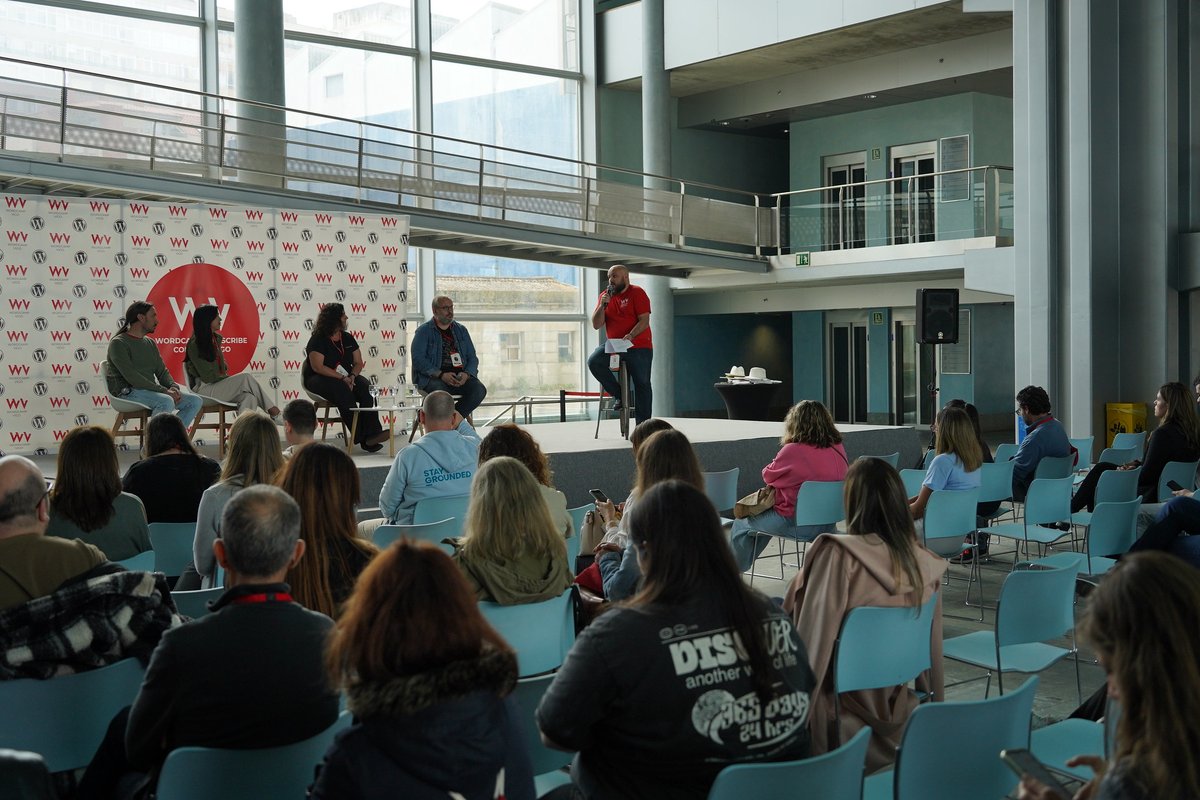 wp_vigo's tweet photo. En el hall principal de @pcongresosvigo, pudimos disfrutar de un apasionante debate moderado por @dfraga sobre pasado, presente y futuro de Internet con @acirujano, @wicho, @katherineRTovar, @pabloariasRamos

#WCVigo2024 #WCVigo #Wordpress

📸 @NiloVelez y Antón Álvarez https://t.co/0rmIJz9pId