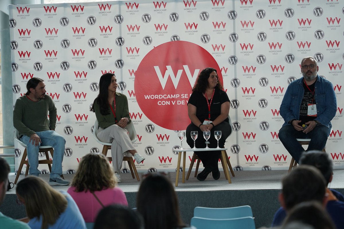 wp_vigo's tweet photo. En el hall principal de @pcongresosvigo, pudimos disfrutar de un apasionante debate moderado por @dfraga sobre pasado, presente y futuro de Internet con @acirujano, @wicho, @katherineRTovar, @pabloariasRamos

#WCVigo2024 #WCVigo #Wordpress

📸 @NiloVelez y Antón Álvarez https://t.co/0rmIJz9pId