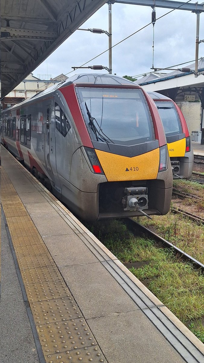 RobJaco12086661's tweet image. @greateranglia first trip on a class 755 this lunchtime . 2P22 Norwich to Gt Yarmouth on board 755410, nice and clean and looks quite a tidy little train,hoping for a smooth journey #class755 #traintravel