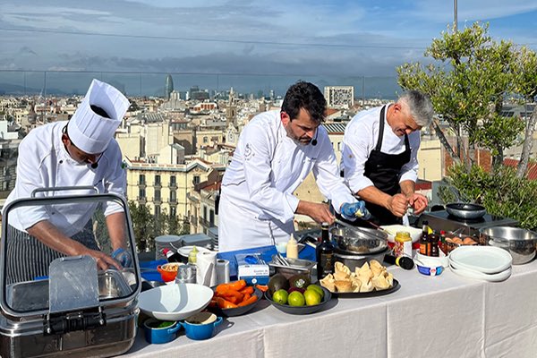 TastantCat's tweet photo. Torna la Setmana de les Terrasses als hotels de Barcelona, del 7 al 16 de juny podràs gaudir de les activitats dels 65 hotels de la ciutat que obren les terrasses amb activitats per donar la benvinguda a l’estiu.

https://t.co/z6cBgAB2ii https://t.co/FW51IFE7xY