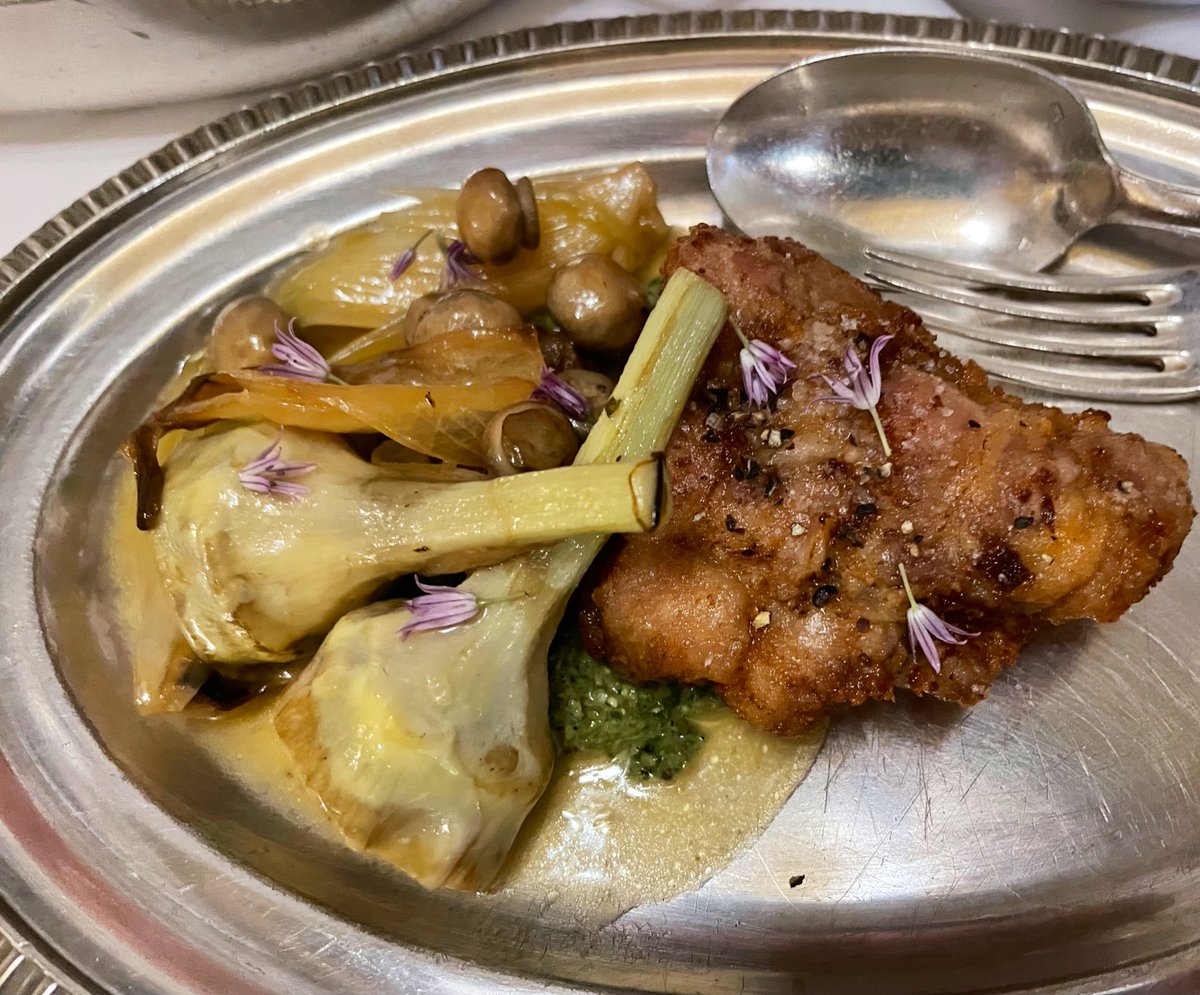 eatinglasvegas's tweet photo. The first great bistro meal of our life was at #Allard, and we finally returned for a re-matchโฆ30 years later. ๐คฉ๐๐ซ๐ท๐พ
#froglegs ๐ธ
#sweetbreads
#escargot ๐ https://t.co/oXTgiwj8TM