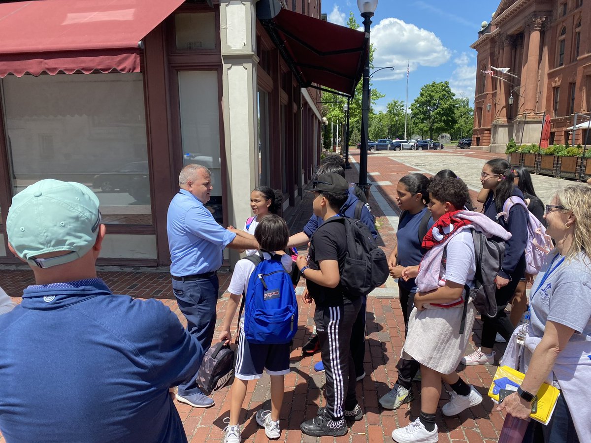 Last Friday, was able to see Sheisy and Cheraly from my geometry class a few years back as well to greet Bruce School Grade 6 on their walk back to school from the Lawrence History Center.
