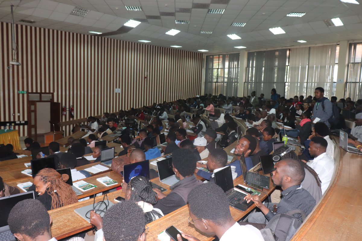 dsa_org's tweet photo. EARLIER: @BitsClarybits and @ovus00 took us through the Data visualisation session #DSA2024Nyeri https://t.co/hLhke1lhWA