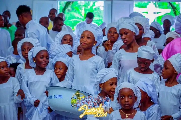 celestialglory3's tweet photo. Juvenile harvest was a success
🥰🥰🥰All glory be to God🙏

Happy celebration to all celestians  worldwide
Aseyi samodun loruko Jesu 🙏🌈🥰
Pictures :@ogoluwacathedral
#celestialgloryisone
#juvenile #children #2024欧洲杯推荐 #trendingeverywhere https://t.co/yAmEi1RKhp