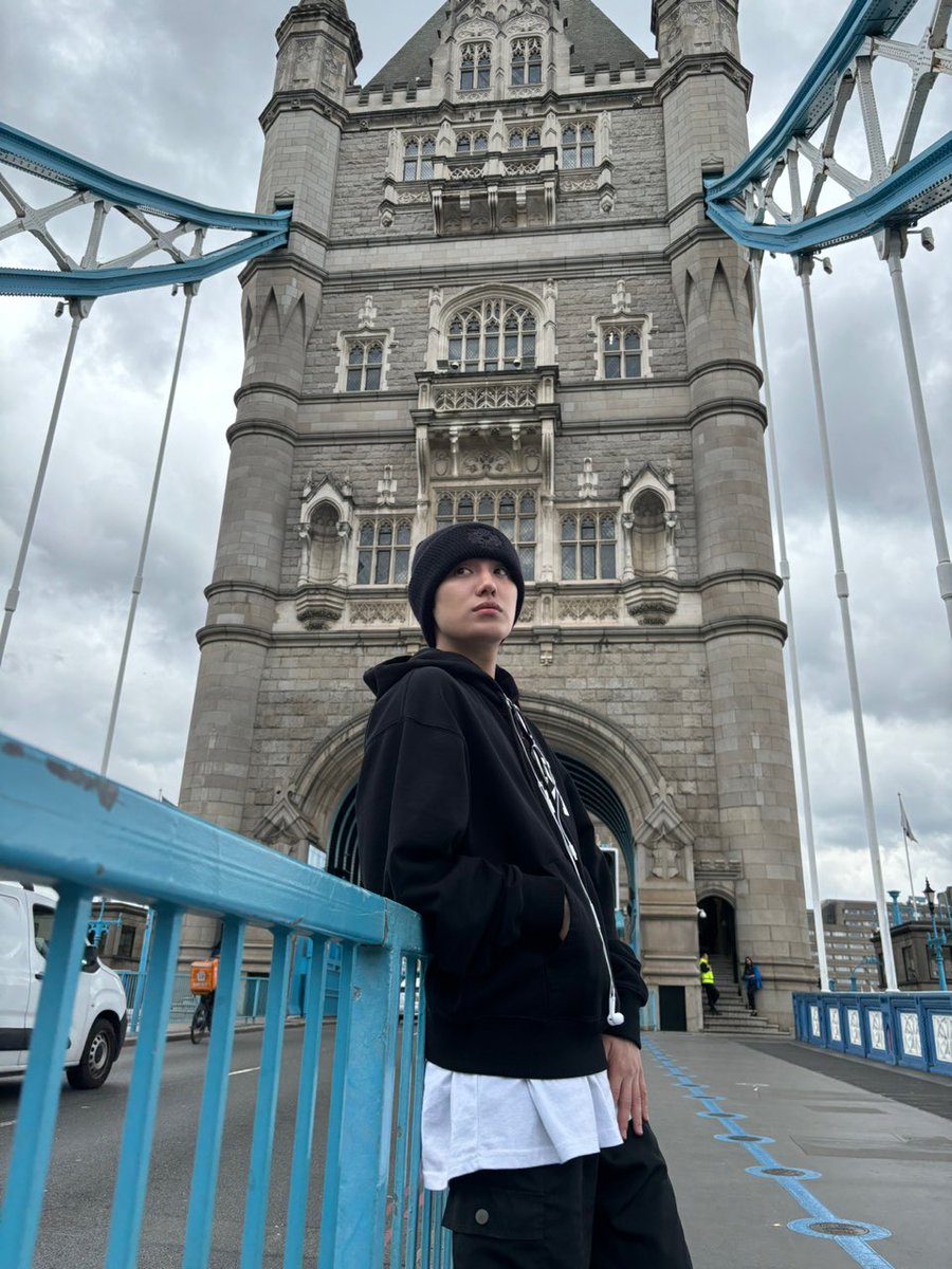 OnlyOneOfmember's tweet photo. [#밀] 🇬🇧 London bridge 🇬🇧

#OnlyOneOf #온리원오브 https://t.co/DzU316nvwf