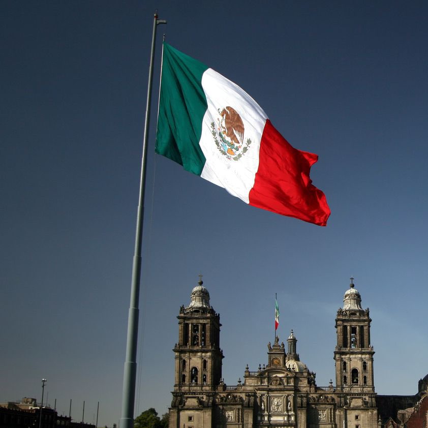 GossipRoomOff's tweet photo. 🚨 Félicitations à Claudia Sheinbaum qui remporte l'élection présidentielle mexicaine, devenant ainsi la première femme de l’histoire à diriger le pays. 👏🇲🇽 (via PopBase) https://t.co/sW2nin1UZ3