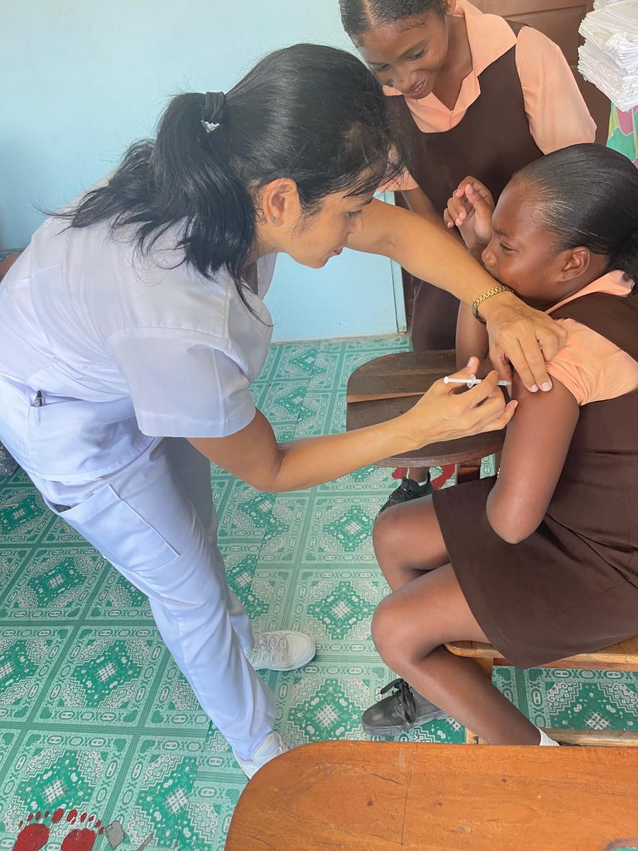 CubacooperaBel's tweet photo. En el #DíaDeLaEnfermeríaCubana , muchas felicidades a quienes entregan todo día día con amor, consagración y altruismo,a la noble profesión de salvar vidas.
"Felicidades a todos nuestros enfermeros."
#BMCEnBelice 
#CubaCoopera https://t.co/GzpiFBN7yA