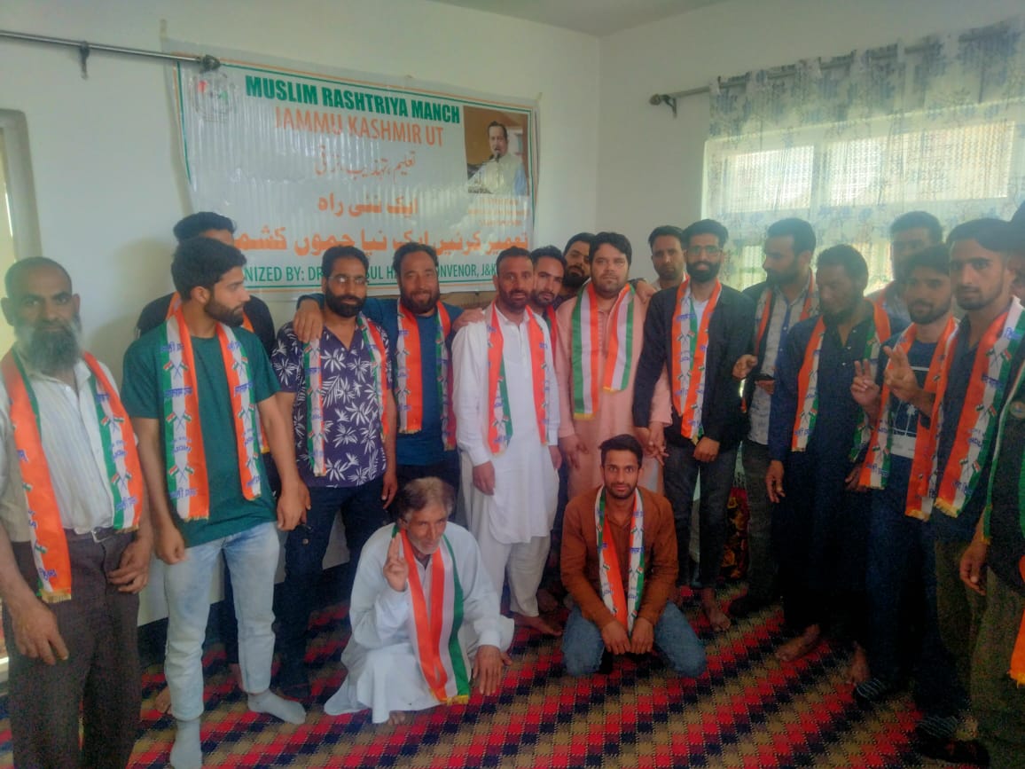 MRMJammukashmir's tweet photo. Today a joining Program was organized by JK MRM at Sopore, KMR , program was organized by Dr Shamsul Haq Vice Convenor J&amp;K, Ladakh large number of youth joined MRM under the abled leadership of Dr Shamsul Haq 
@RSSorg @BJP4JnK @KashmirPolice @DivComKash @crpf_srinagar @BJP4India https://t.co/AAJyfjPkp8