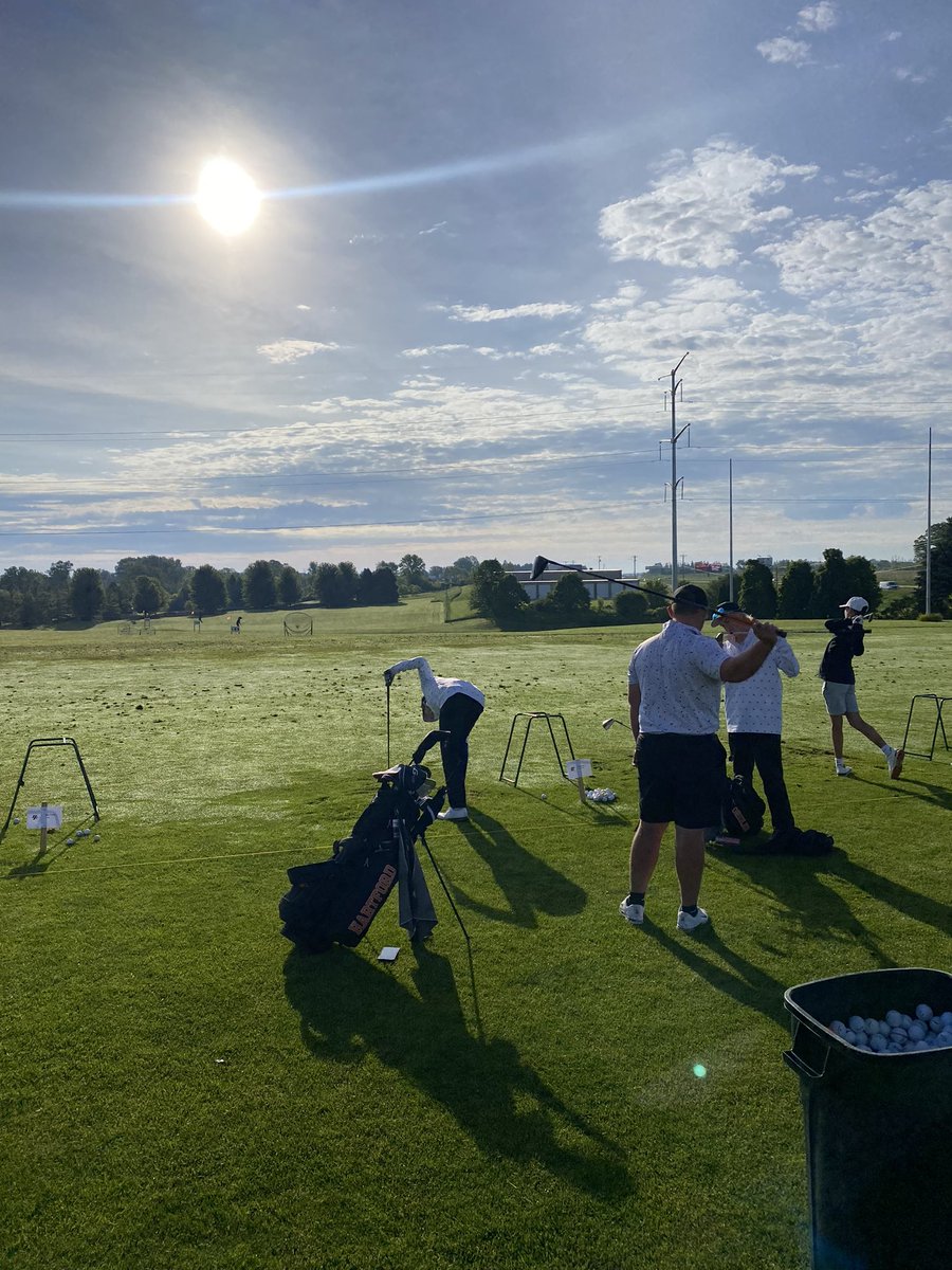 The team is up bright and early for the WIAA D1 State Championship at Blackwolf Run.   We are loosening up at a nearby driving range before our 8:20 tee time.   #huhs