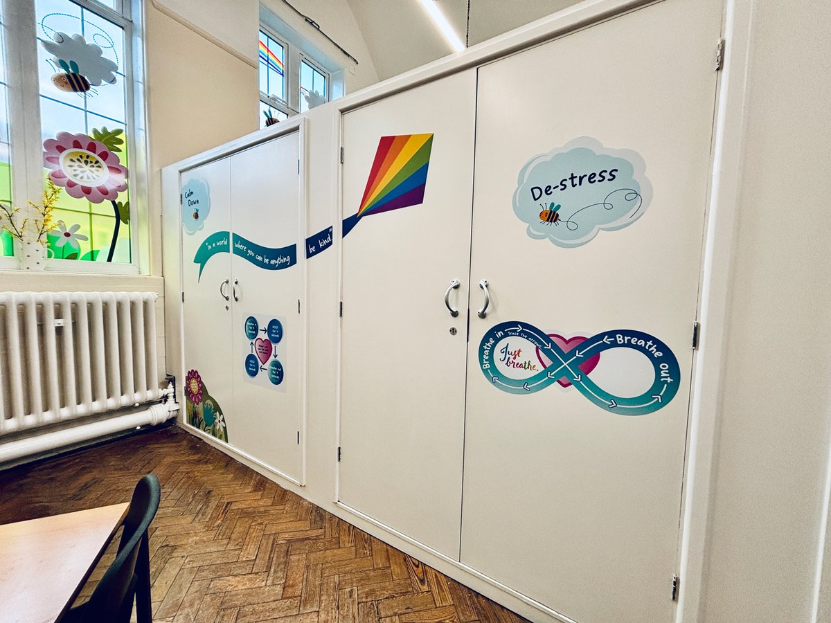 twothirdsdesign's tweet image. Graiseley Primary School's The Hive Nurture Room #windowvinyl #walldisplays #nurtureroom #wellbeing #boxbreathing